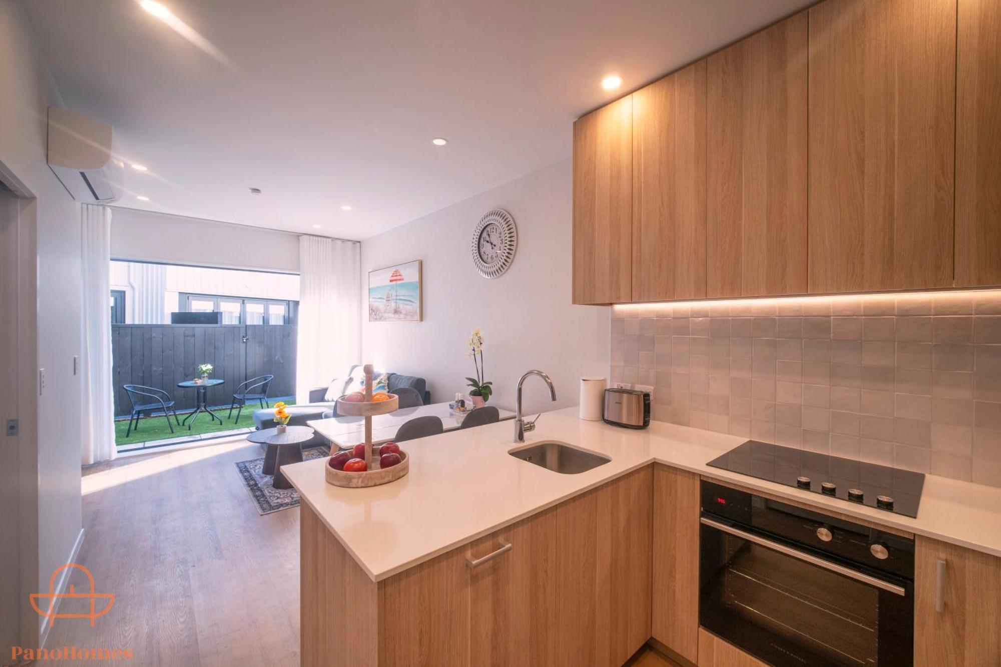 Modern Townhouse Close To City With Full Kitchen - Ellerslie Окленд Экстерьер фото